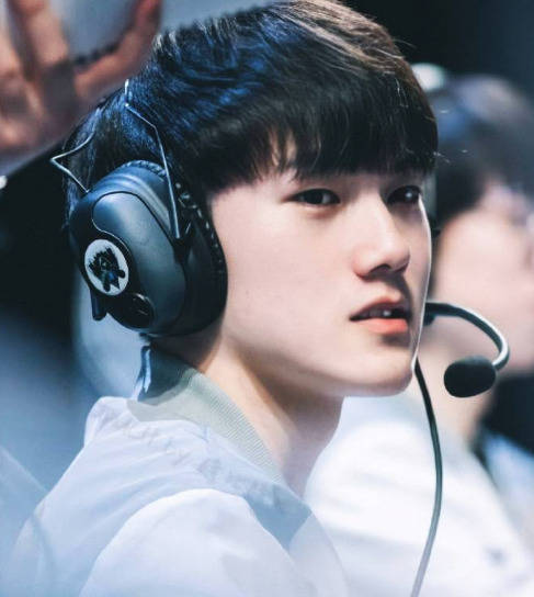 全靠TES？外媒发布选手评分：T1包揽上野下辅四个位置第一！