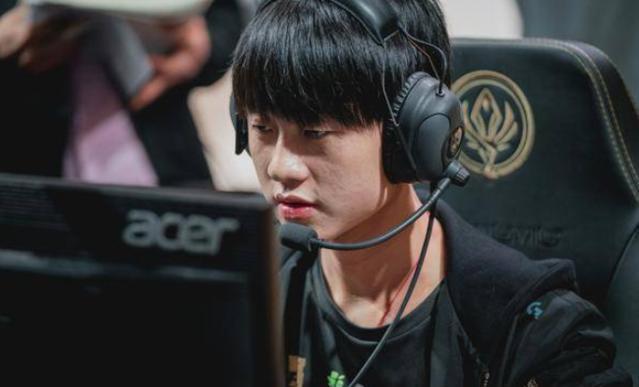 LPL夏季赛W1D6：Tangyuan被按替补席，新人Xzz挑战Knight