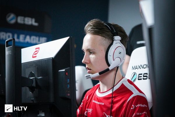 实力碾压！ENCE 2-0战胜C9